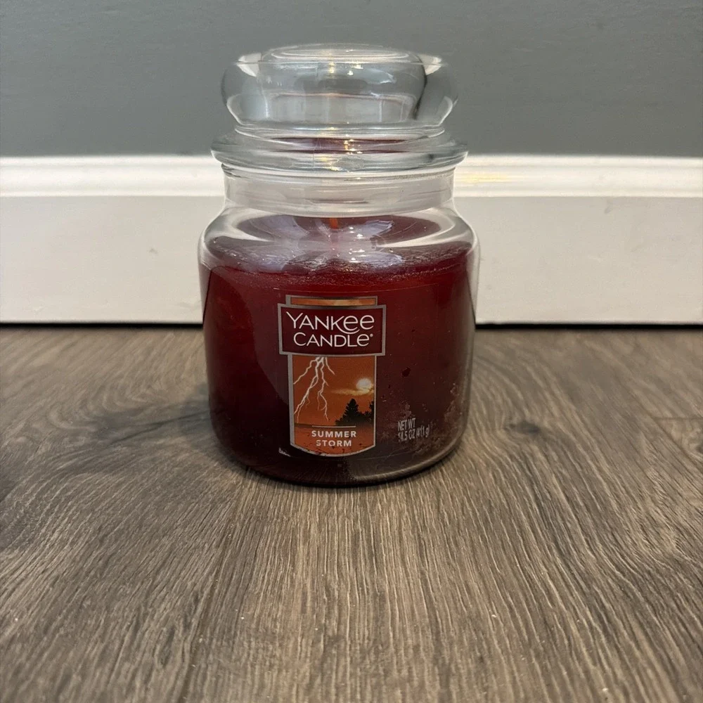 Yankee Candle SUMMER STORM 14.5 oz Red Housewarmer Wax Candle